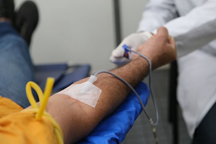 Na época, a doação por uma pessoa que teve Covid só poderia ser feita 30 dias após o desaparecimento dos sintomas causados pela infecção. Quem teve a forma grave da doença, com internação em UTI, deveria esperar 1 ano antes de doar. Reprodução: Flipar