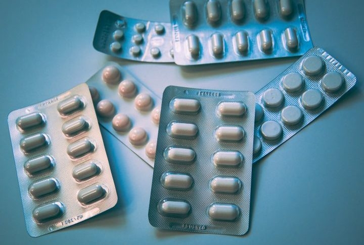 A dependência se instala porque o organismo desenvolve tolerância — o que leva muitos a aumentar a dose por conta própria —, e o cérebro aprende a relaxar apenas com o remédio. Reprodução: Flipar