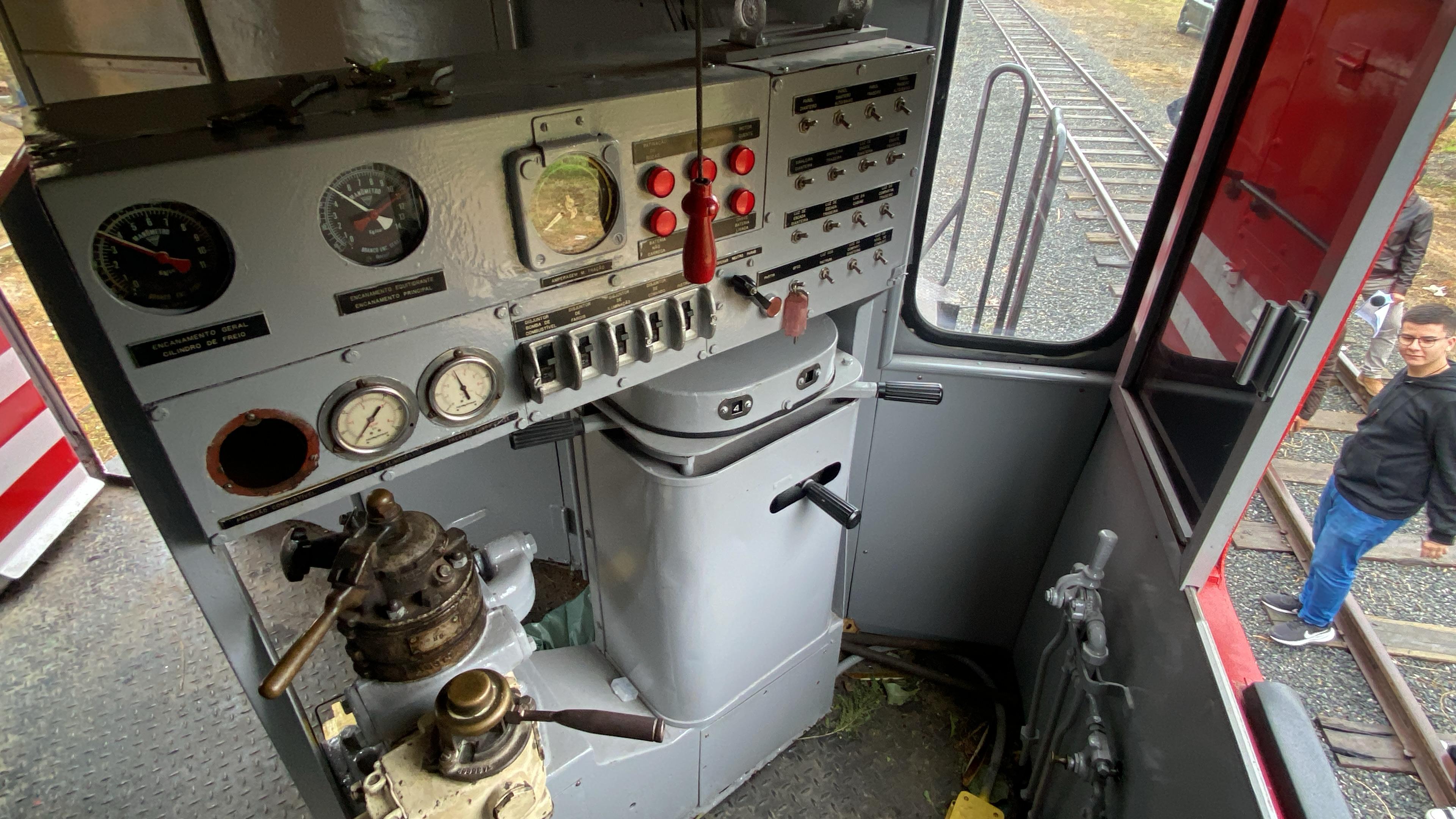 Painel de controle do trem preserva peças originais . Foto: Daniel Leite Andrade/Portal iG