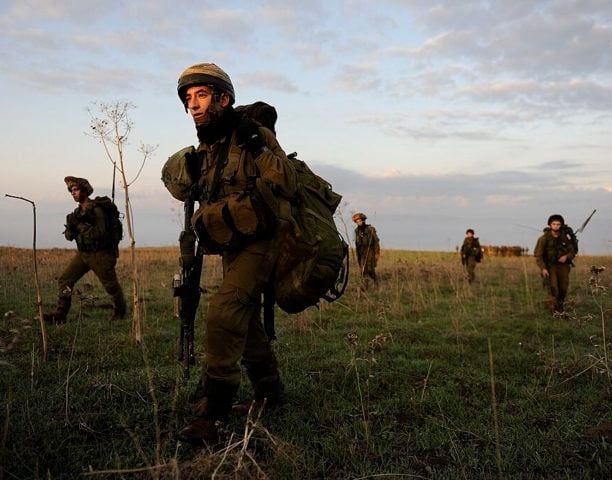 Yehuda revelou que sua função atualmente é cuidar da segurança do estoque de armas e tanques israelenses.