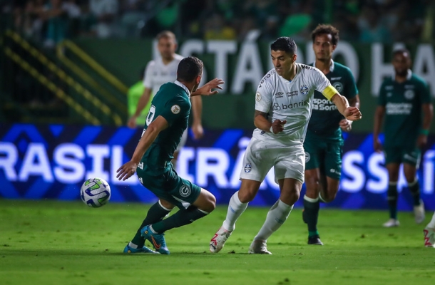 Grêmio x Goiás (às 19h de quinta, dia 30 de novembro, na Arena do Grêmio): grau baixo de dificuldade - time goiano briga contra a degola e, desesperado, deve dar muito espaço para o Tricolor gaúcho e seu artilheiro Suárez - placar do primeiro turno: Goiás 1 x 1 Grêmio, na Serrinha. - Foto: Lucas Uebel/Grêmio FBPA