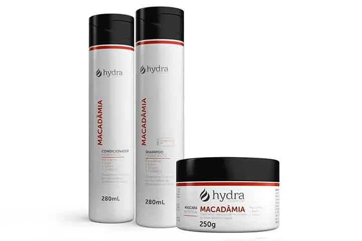 Em shampoos e condicionadores, o óleo de macadâmia também oferece benefícios significativos. Ele ajuda a restaurar a umidade e o brilho dos fios, combatendo o ressecamento causado por tratamentos químicos, como alisamentos e colorações. Reprodução: Flipar