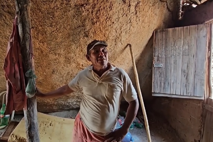 Segundo o agricultor, alguns dos materiais que ele precisa guardar são: foice, enxada, chibanca, alavanca e machado. Reprodução: Flipar