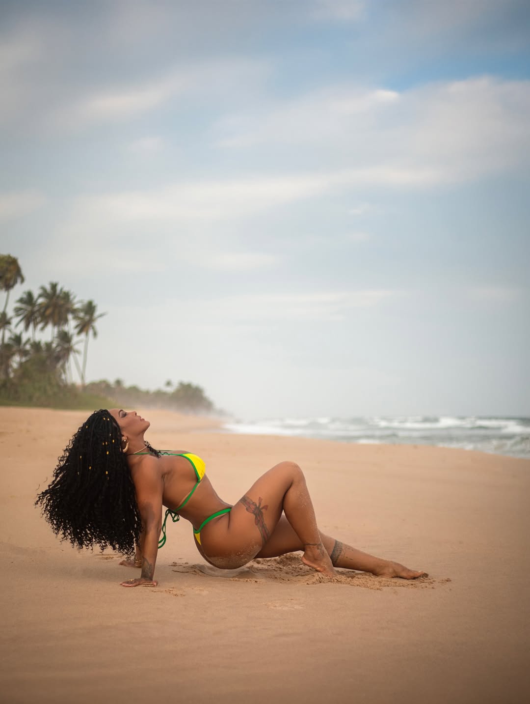 Rosiane Pinheiro renova bronzeado. Foto: Reprodução/ Instagram @rosianepinheiro