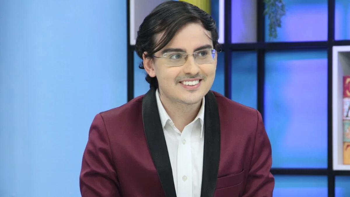 O apresentador estreou no comando de novo telejornal da Rede Meio Norte. Foto: Reprodução/Jéssica Dayane