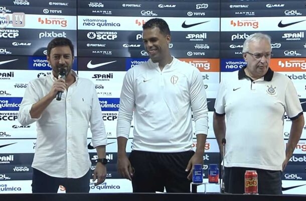 Fernando Lázaro foi o sucesso de Vitor Pereira no Corinthians. Ele foi anunciado como novo técnico em novembro de 2022, e estreou no dia 15 de janeiro de 2023, na derrota por 1 a 0 para o Bragantino. Foto: Reprodução / Corinthians TV