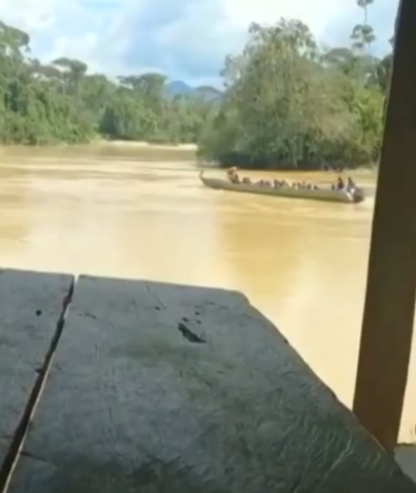 Entre outros locais, o Grupo Especializado de Fiscalização do Ibama instalou uma base de controle no rio Uraricoera para coibir o fluxo de suprimentos para os garimpeiros. 
