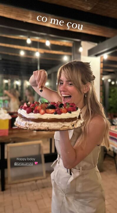 Carolina Dieckmann com bolo de aniversário Reprodução: Instagram