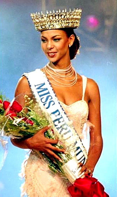Rosa Elvira Cartagena (1999) - Eleita Miss Peru, acabou perdendo o título ao inventar que sua coroa tinha sido roubada - o que a polícia descobriu que era uma farsa.  Reprodução: Flipar
