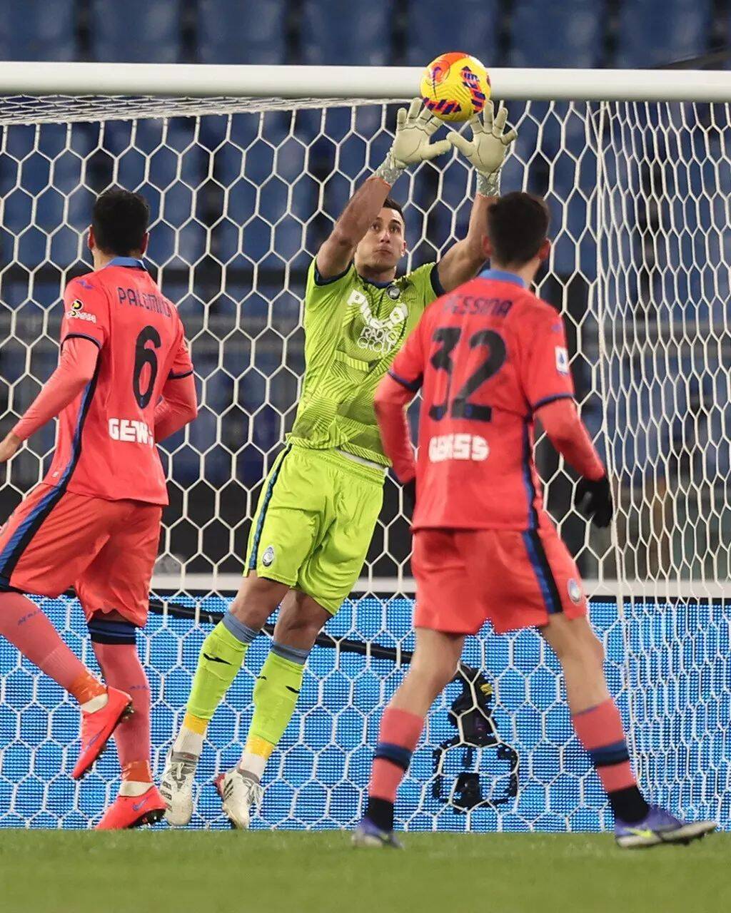 goleiro da seleção argentina publica foto pelado ao agradecer namorada