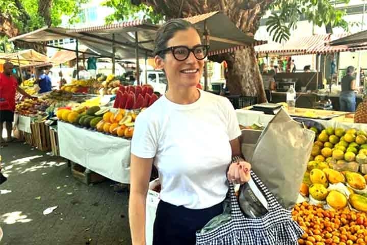 Renata Vasconcellos declarou que conciliar maternidade e trabalho é um exercício constante de escuta e autoconhecimento. “É um desafio, porque é um trabalho de 24 horas. Mas como temos esse olhar de escape, conseguimos adicionar leveza ao cotidiano”, afirmou.
 Reprodução: Flipar