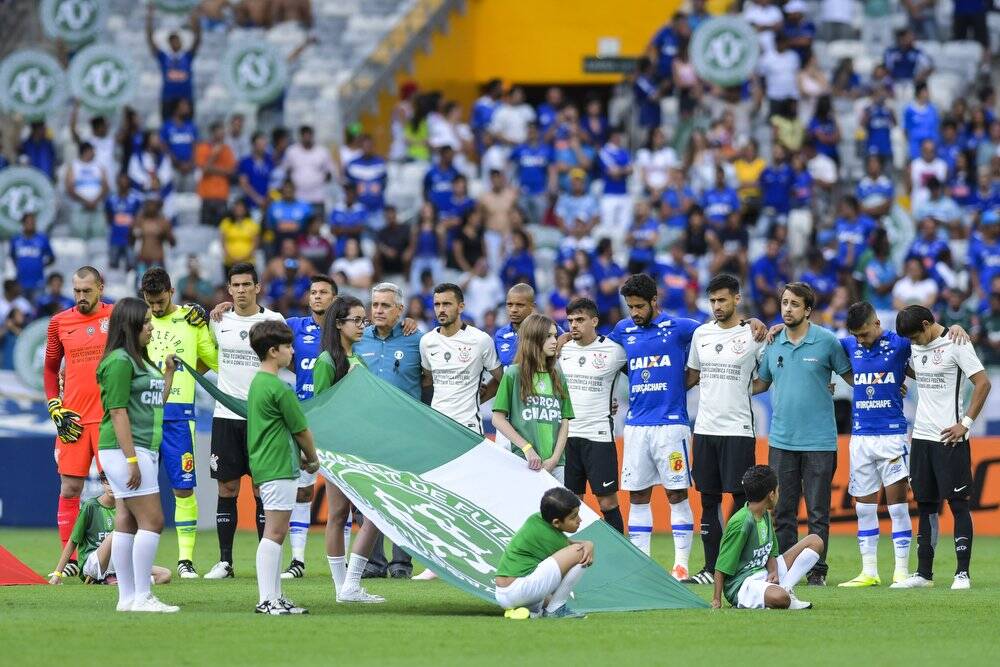 Jogadores juntos com profissionais da imprensa . Foto: Reprodução