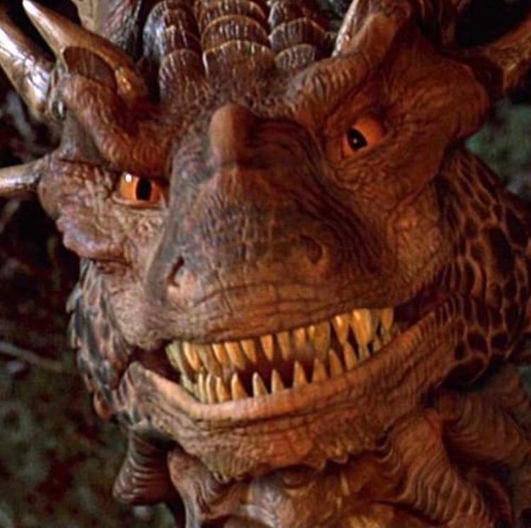 Draco - Outro dragão marcante está no filme “Coração de Dragão”, de 1996. A criatura foi dublada por ninguém menos que o lendário Sean Connery. Por conta disso, foi um dos primeiros dragões marcados por ter uma personalidade sarcástica.