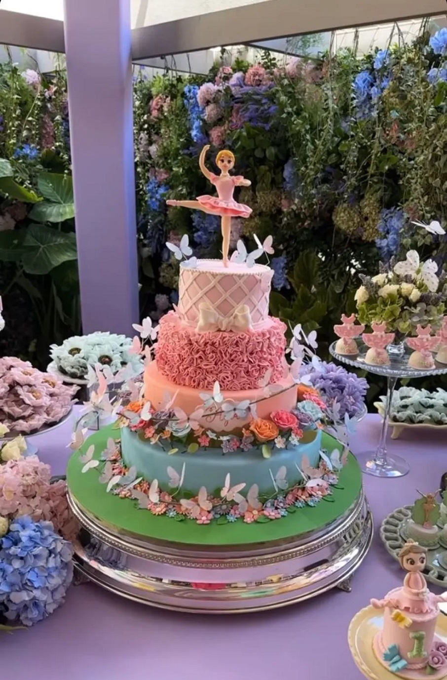 Decoração da festa de um ano da filha da modelo Bárbara Evans Reprodução/Instagram 01.04.2023