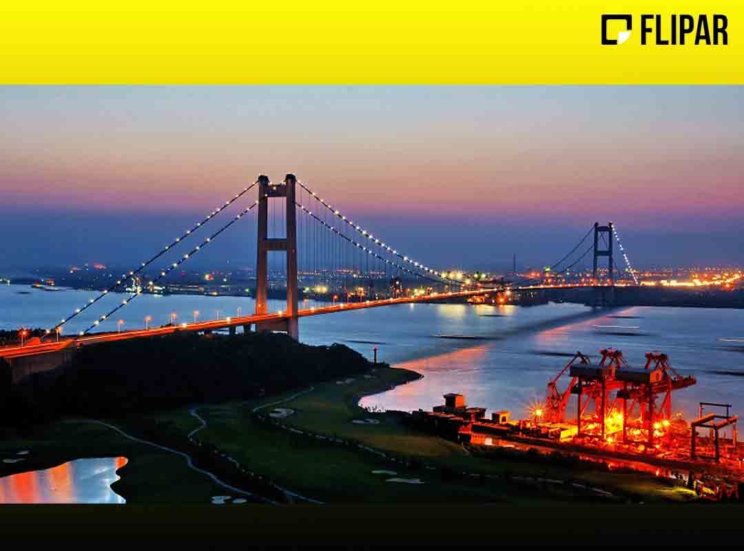 Jiangyin, China: Inaugurada em 1999, esta ponte suspensa atravessa o Rio Yangtze, na província de Jiangsu. A ponte conecta as cidades de Jiangyin e Jingjiang, facilitando o transporte e o desenvolvimento econômico da região. Reprodução: Flipar