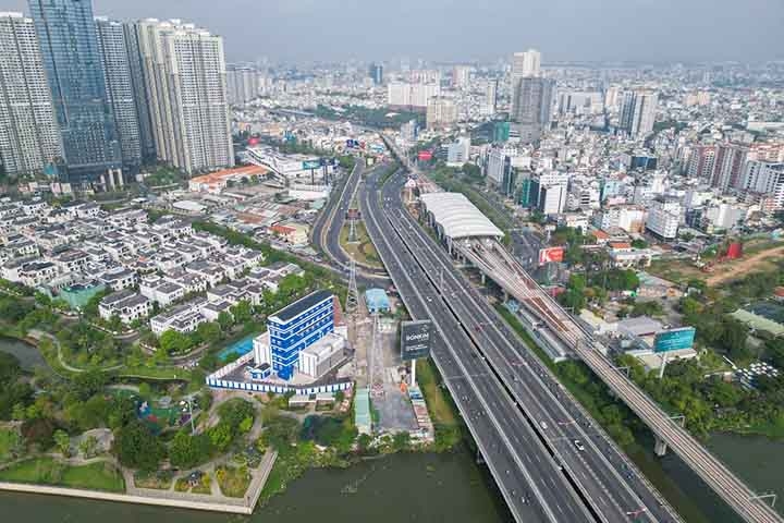 Ainda que carregue o nome de um líder comunista, Ho Chi Minh é o centro financeiro do Vietnã. Shoppings e avenidas comerciais estão repletos de lojas de grifes famosas do capitalismo ocidental. 

 Reprodução: Flipar