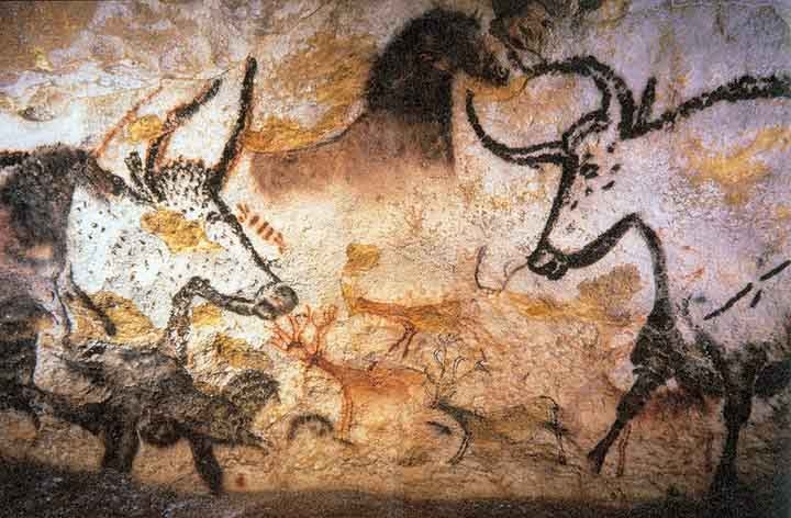 Esse período também teve produções artísticas, destacando-se as pinturas rupestres e pequenas obras de escultura. A arte pré-histórica pode ser parte do registro cotidiano do homem bem como ter finalidades ritualísticas.  Reprodução: Flipar