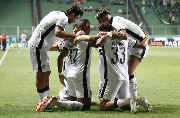 9) Botafogo: 11 pontos (Jogos: 8 - 3 vitórias, 2 empates e 3 derrotas: 45% de aproveitamento). - Foto: Vítor Silva/Botafogo
