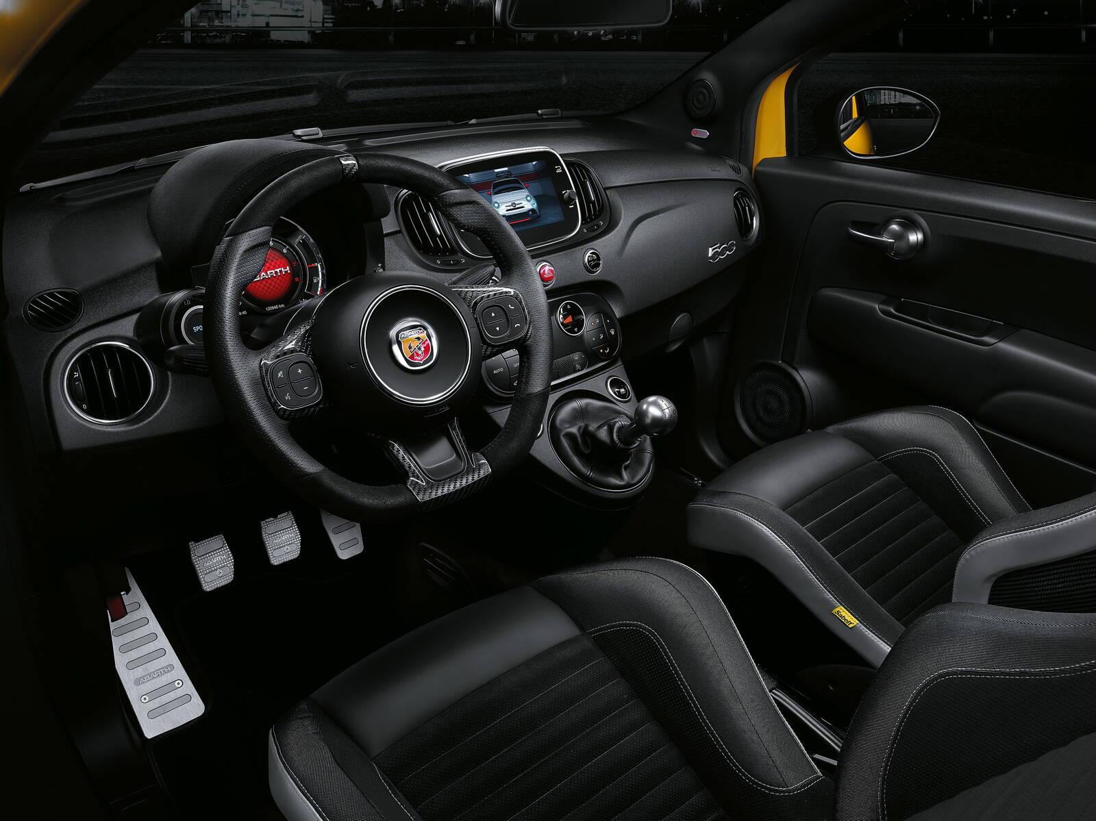 Fiat 500 Abarth 595. Foto: Divulgação