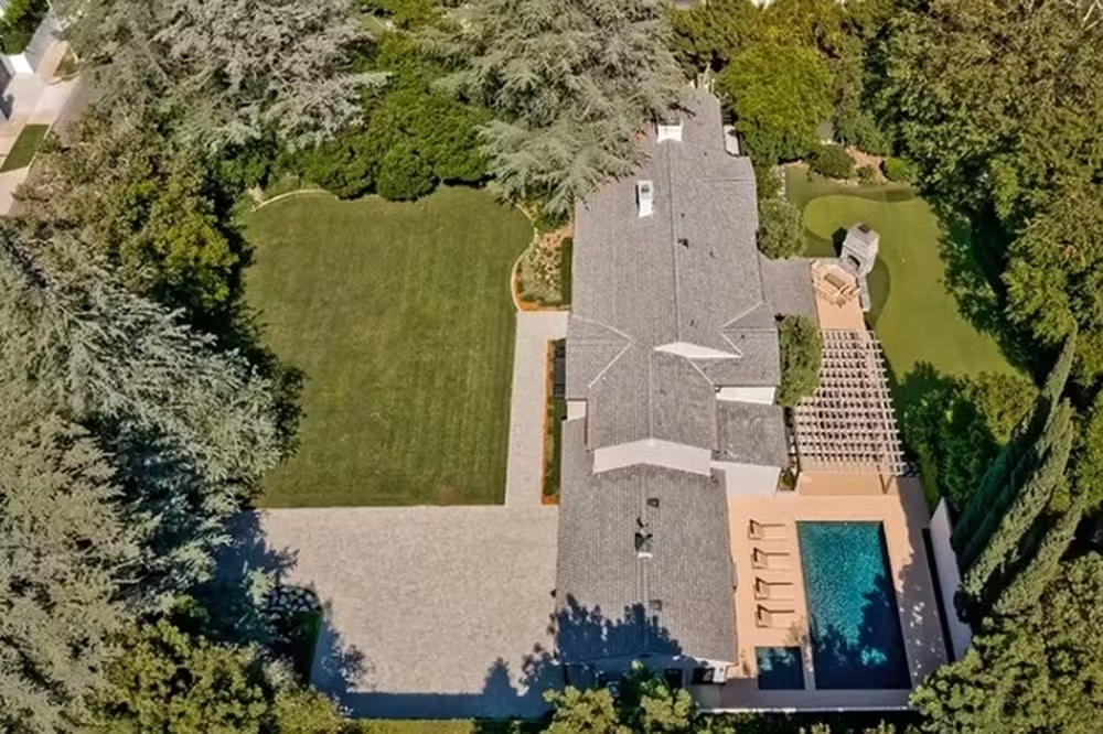 Macaulay Culkin e Brenda Song moram em mansão de US$ 8 milhões; fotos