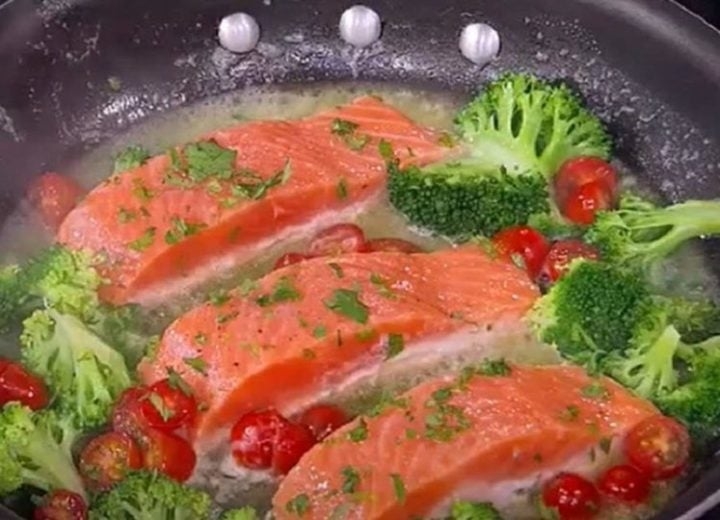 Com um sabor único e marcante, o salmão também é conhecido por ter uma carne muito saudável, devido ao seu alto teor de ômega-3, uma gordura boa para o coração. Reprodução: Flipar
