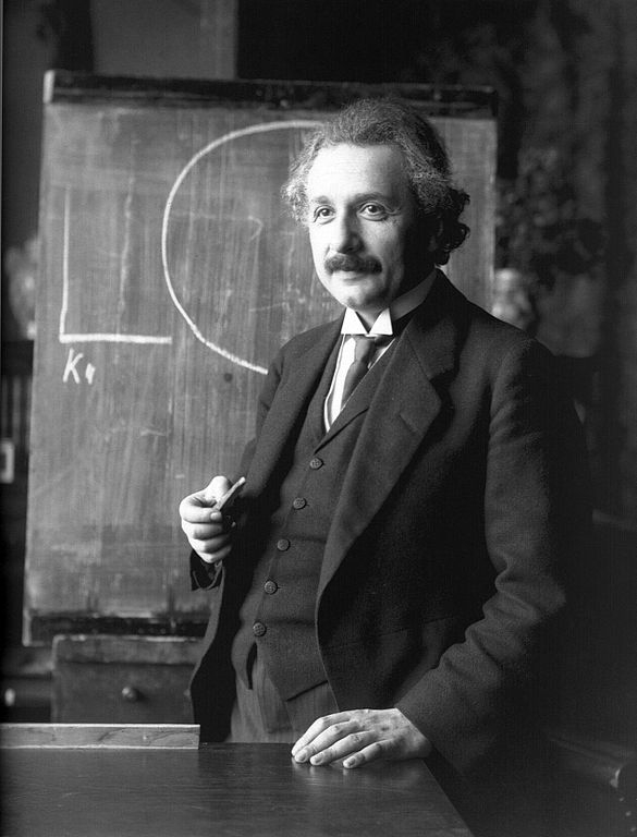 Considerado uma das maiores mentes do século, Einstein apresentou, em 1905, a Teoria da Relatividade, que transformou para sempre a compreensão do espaço, tempo e gravidade. Reprodução: Flipar