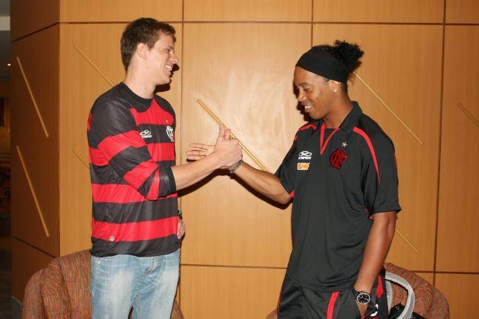 César Cielo encontra Ronaldinho Gaúcho na concentração do Flamengo. Foto: Divulgação/Fla Imagem