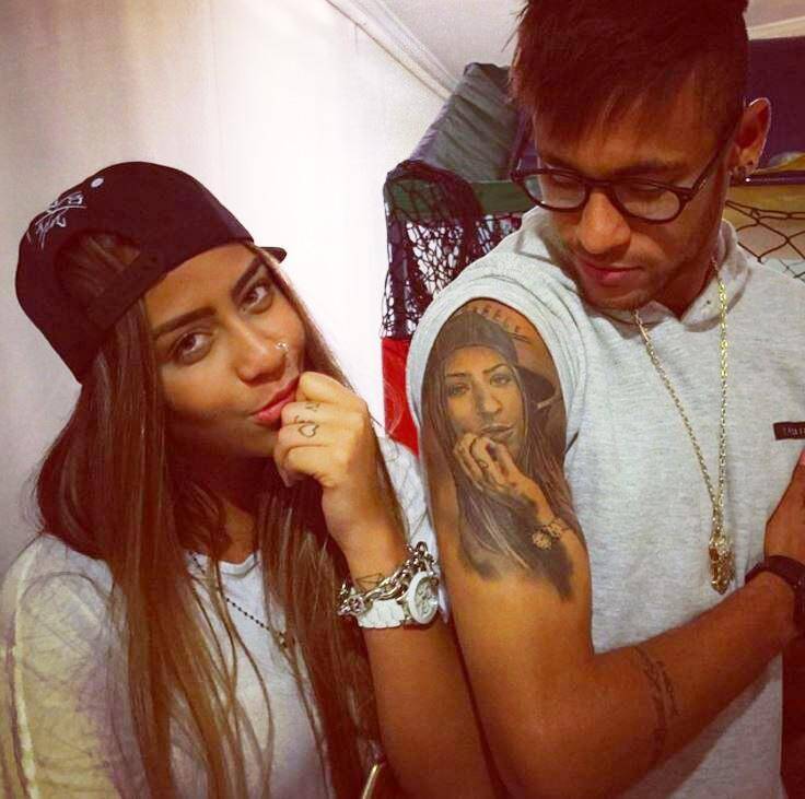 Neymar tem o rosto da irmã Rafaella em seu braço. Foto: Instagram