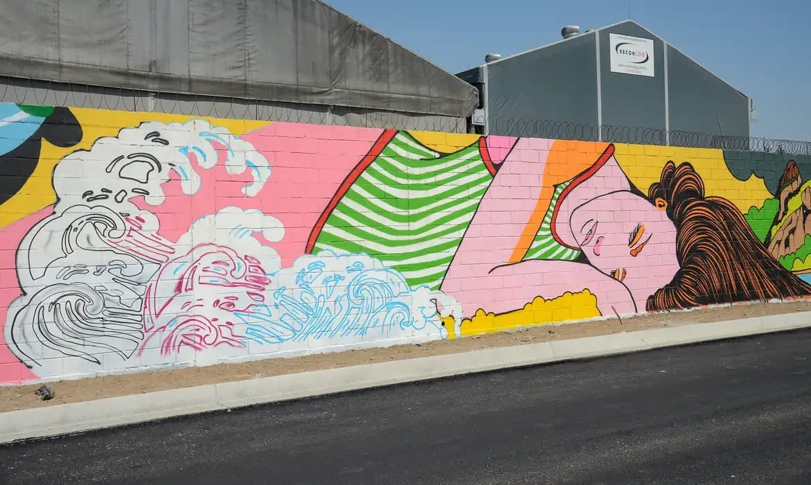 Em setembro de 2023, o prefeito do Rio de Janeiro, Eduardo Paes, apresentou o projeto Cores do Brasil, maior galeria de arte urbana a céu aberto da América Latina.  Reprodução: Flipar