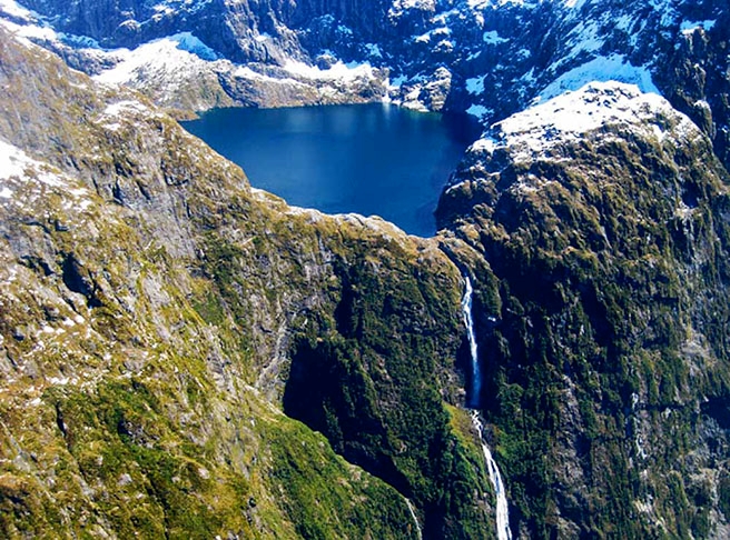 A Cachoeira de Sutherland tem 580m de altura, distribuídos em três quedas que se emendam: a superior, de 229m Reprodução: Flipar