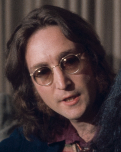 Lennon foi uma figura icônica da música popular e da cultura pop do século 20. Ele contribuiu significativamente para a composição e interpretação de muitas das canções de sucesso dos Beatles.