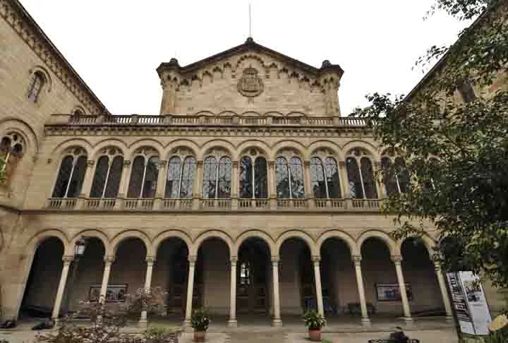 Membros da equipe de estudos da Universidade de Barcelona, David Amblàs e Anna Sanchez-Vidal afirmaram que um dos focos da expedição foi avaliar como esse fluxo acelerado de água pode modificar o relevo da região a partir do transporte de sedimentos.  Reprodução: Flipar