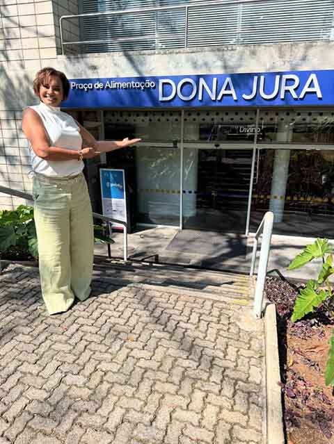 A mudança, segundo ela, tinha um propósito duplo: cuidar da própria saúde e ter mais energia para acompanhar o filho Benjamim, que tinha pouco mais de um ano. Solange revelou que aproveitou a oportunidade de tratar a vesícula para também reduzir o estômago, encerrando o ciclo de dietas rigorosas que a limitavam.
 Reprodução: Flipar