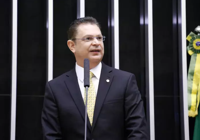 Sóstenes Cavalcante, autor do PL, diz que recebeu as críticas com "naturalidade, porque o tema é polêmico" Foto: Câmara dos deputados
