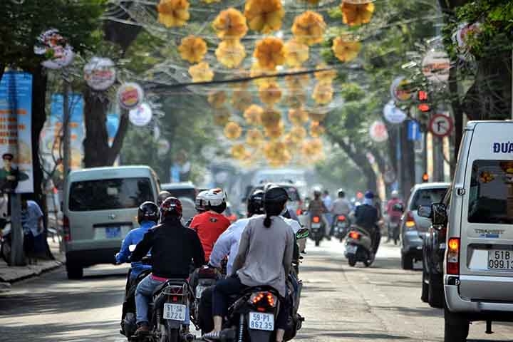 Embora a capital do Vietnã atual seja Hanói, a cidade mais populosa do país é Ho Chi Minh, centro financeiro e um importante destino turístico no sudeste asiático. 
 Reprodução: Flipar