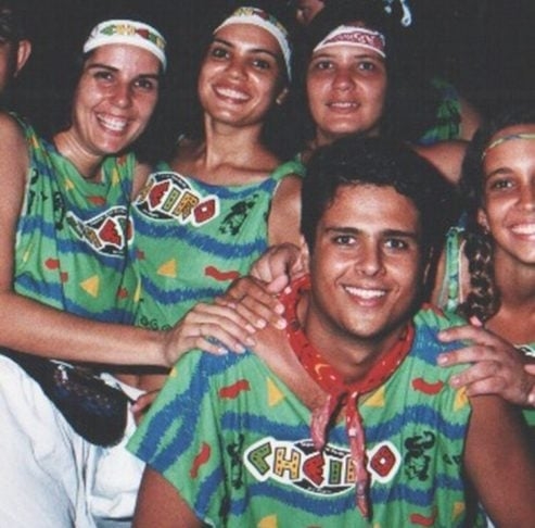 Com o passar do tempo, as cores vivas e os designs que expressam a identidade única de cada bloco foram tomando conta da vestimenta. Reprodução: Flipar