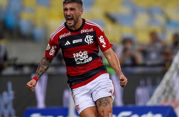Na vitória maiúscula de 3 a 0 sobre o Palmeiras, no último dia 08, ele marcou um gol e mostrou todo seu brilhantismo. Foto: Gilvan de Souza/CRF