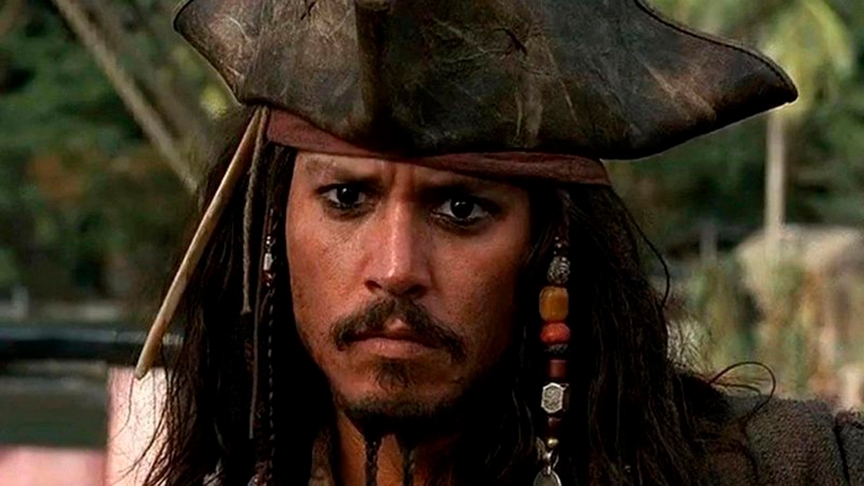 Em 2003, Depp encarnou, pela 1ª vez, o personagem que seria o mais marcante de sua carreira: o capitão Jack Sparrow, de Piratas do Caribe.  Reprodução: Flipar