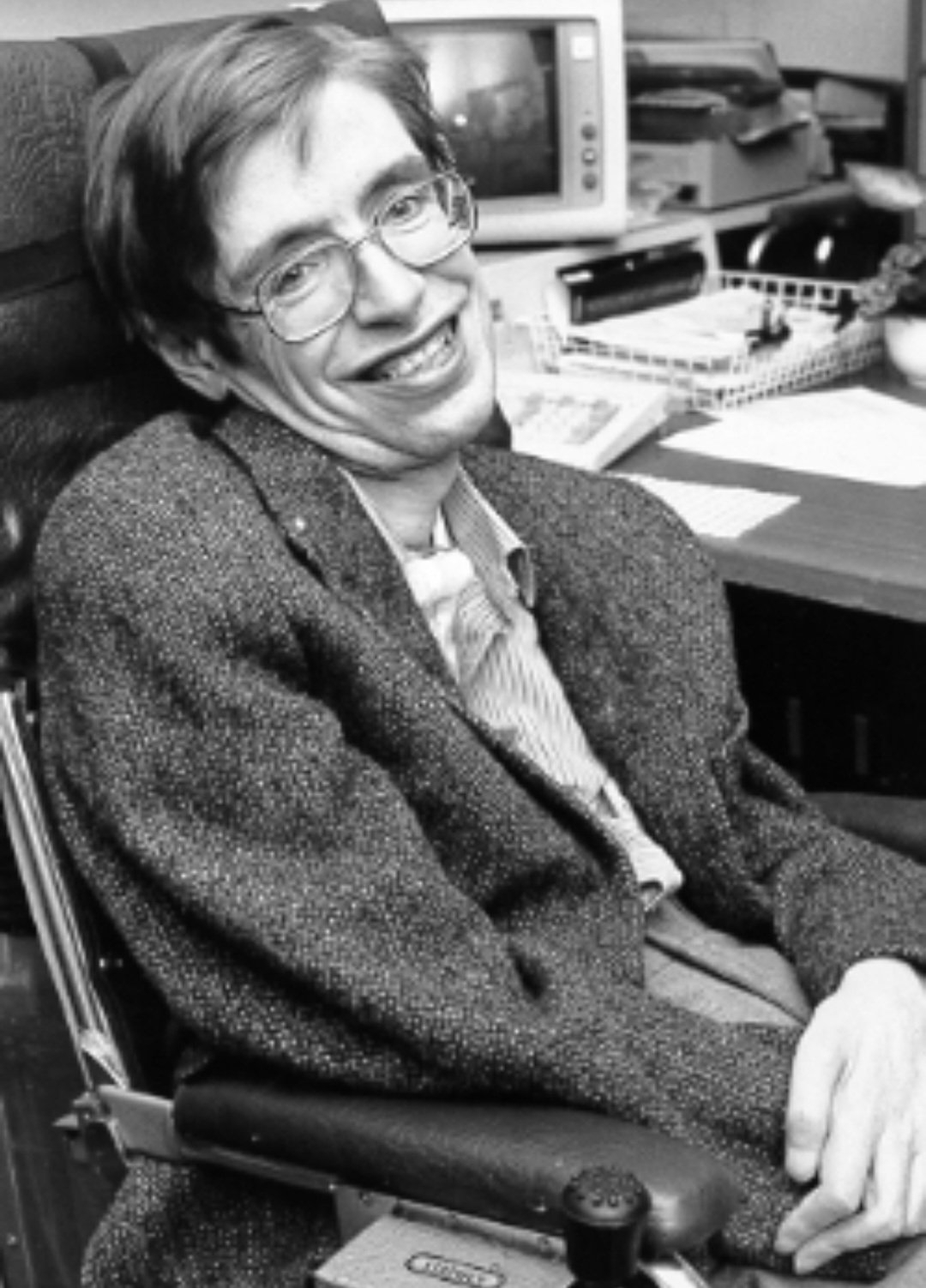 Essa doença afeta o sistema nervoso de forma degenerativa , causando paralisia motora irreversível. O físico Stephen Hawking, morto em 2018, é o caso mais notório de pessoa com ELA. 