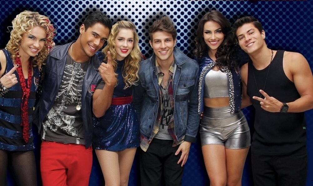 Lua Blanco, Micael Borges, Sophia Abrahão, Chay Suede, Mel Fronckowiak e Arthur Aguiar   Reprodução/Twitter