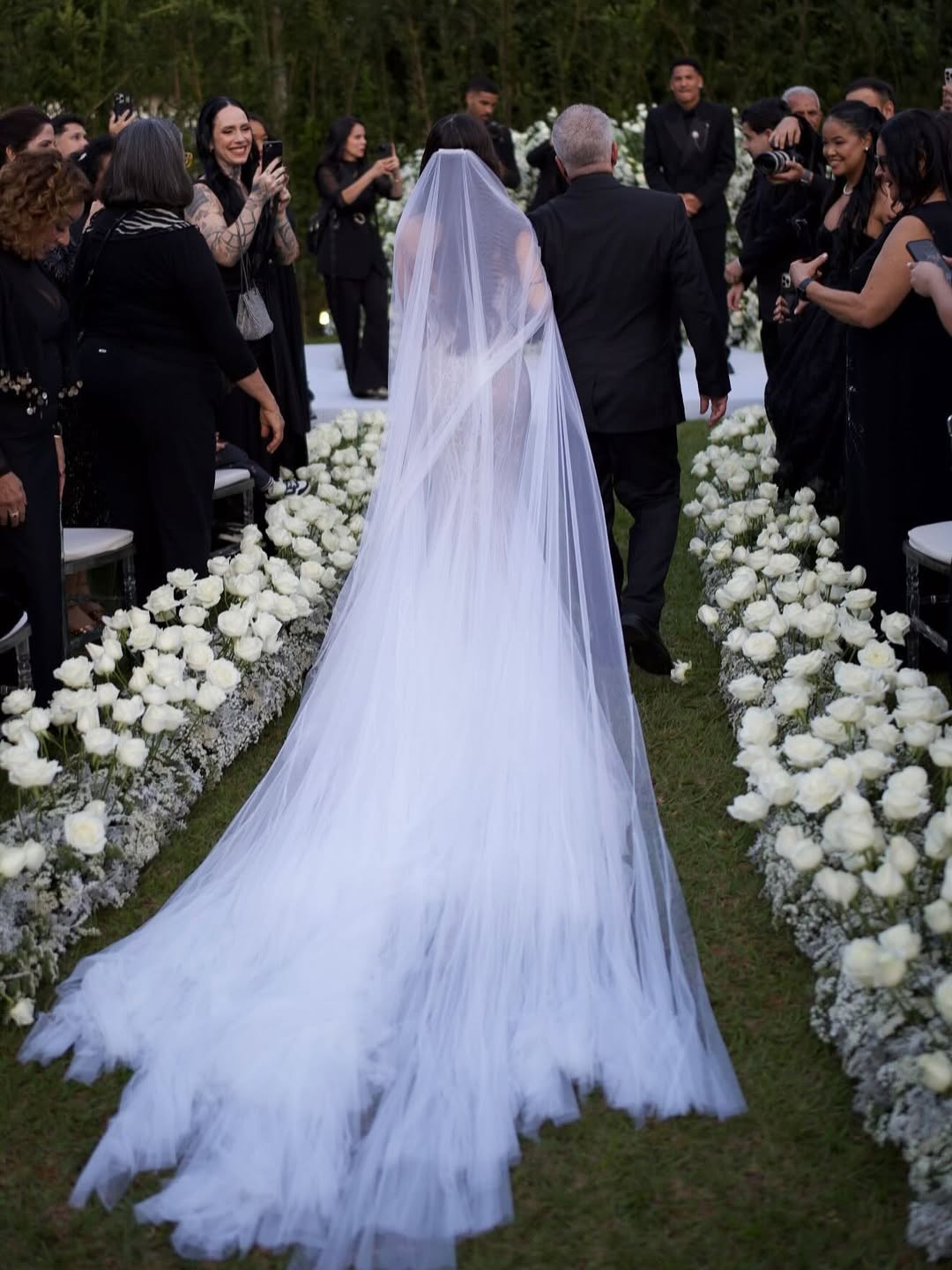 Ângelo Gabriel se casa com Bianca Anchieta em cerimônia discreta. Foto: Instagram/Leandro Muller