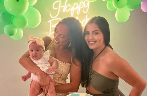 Ana Carolina, 28, é madrinha da filha de Danielle, 26, e as duas são torcedoras do Vasco. - Foto: Reprodução/Instagram