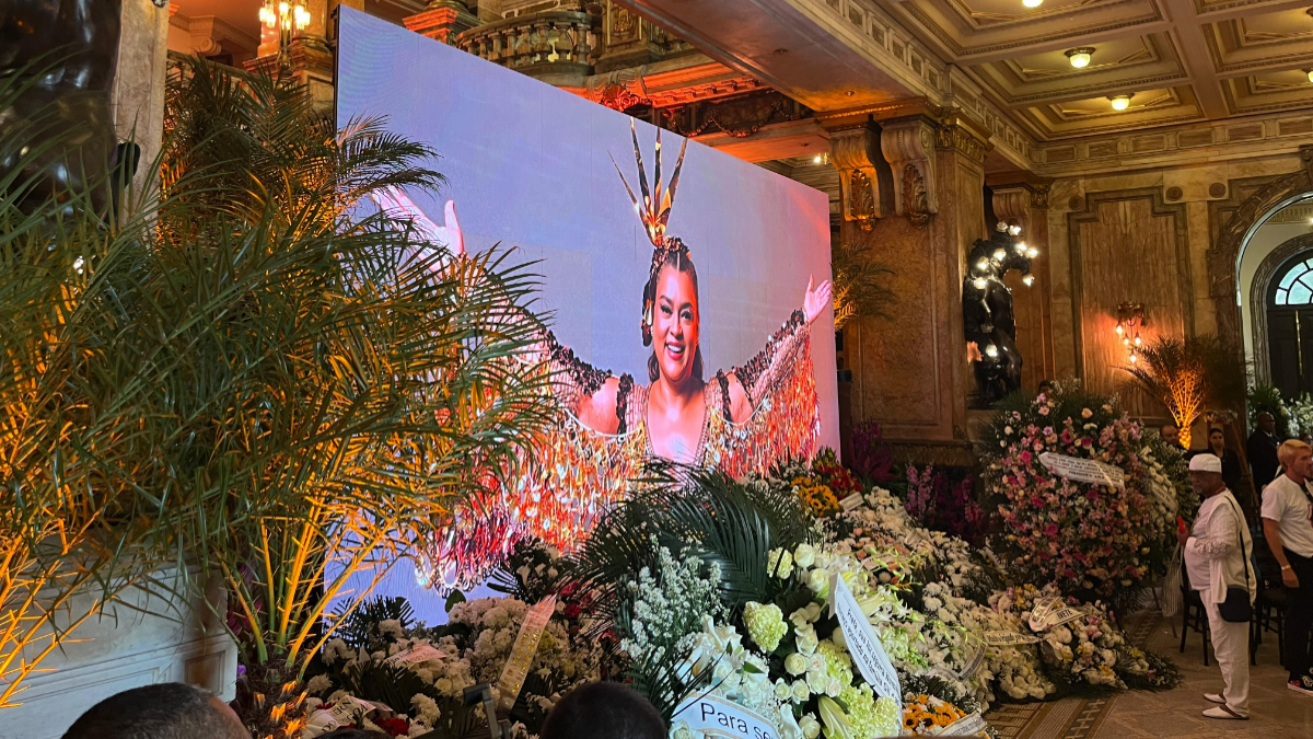 O velório de Preta Gil acontece neste momento no Theatro Municipal. O Portal iG está no local para acompanhar a movimentação e a despedida de familiares, amigos e fãs.. Foto: Foto: Portal iG