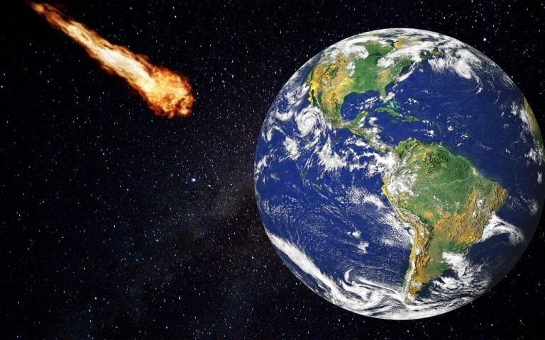 A formação ocorreu há cerca de 254 milhões de anos, no início da era Mesozóica, quando um asteroide com cerca de 4 km de diâmetro colidiu com a Terra a uma velocidade estimada entre 14 e 16 km por segundo. Reprodução: Flipar