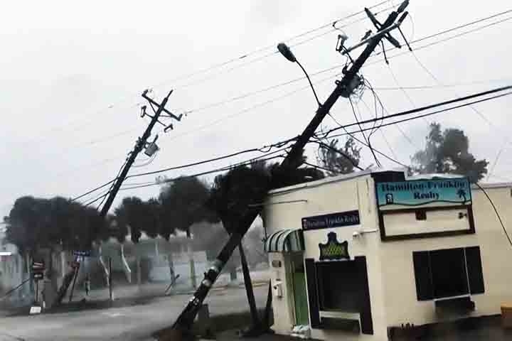 Cerca de 3 milhões de pessoas ficaram sem energia elétrica. Dezesseis pessoas morreram por causa da passagem do furacão.  Reprodução: Flipar