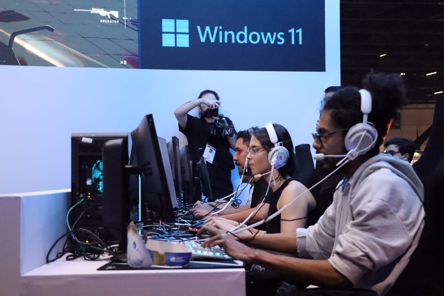 Pedro H. Lopes Portal iG Visitantes da BGS 2025 disputam partida on-line NO estande de Team Liquid Pedro H. Lopes Portal iG