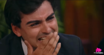 Dudu Camargo “sai do personagem” em jantar do Top 7 de A Fazenda 17. Foto: Record TV