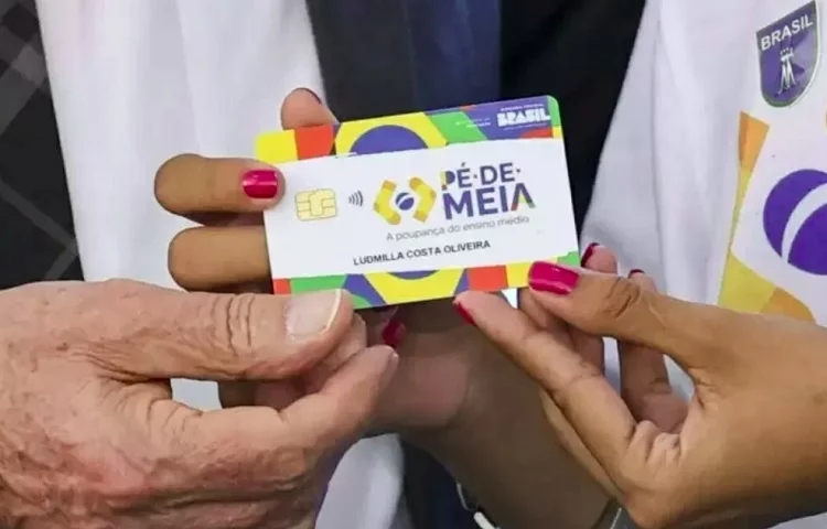 O Ministério da Educação (MEC) divulgou o calendário de pagamento do Pé-de-Meia para 2025, além de detalhar as regras do programa, que incentiva por meio financeiros estudantes do ensino médio de escolas públicas a concluírem seus estudos. 

 Reprodução: Flipar