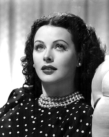 Hedy Lamarr (1914-2000) - Áustria - Construiu carreira na Europa e nos EUA. Teve nacionalidade americana e está na Calçada da Fama de Hollywood.  Também fez teatro.  Reprodução: Flipar