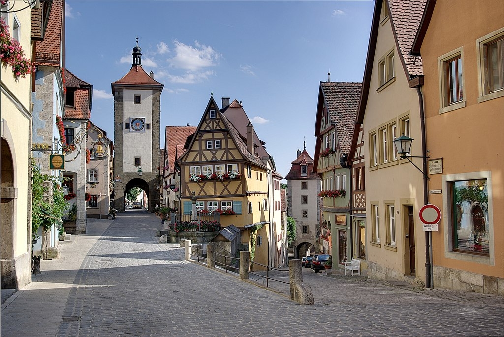    Rothenburg (Alemanha) - Fica na região da Baviera. Fundada em 960 d.C, mantém seu antigo muro ao redor do centro velho praticamente intacto. Banhada pelo rio Tauber, a cidade tem cerca de 11 mil habitantes.  Reprodução: Flipar